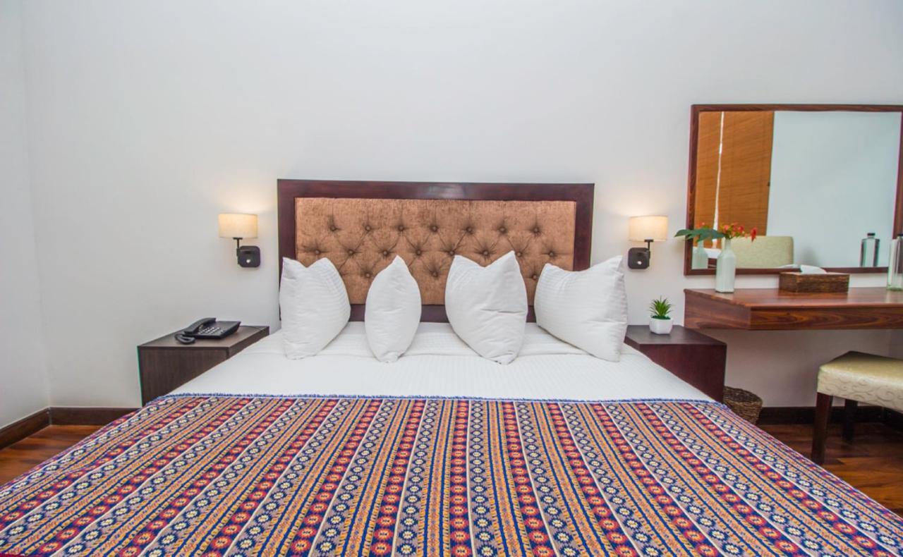 Pearl Royal Hotel, Colombo Exteriör bild